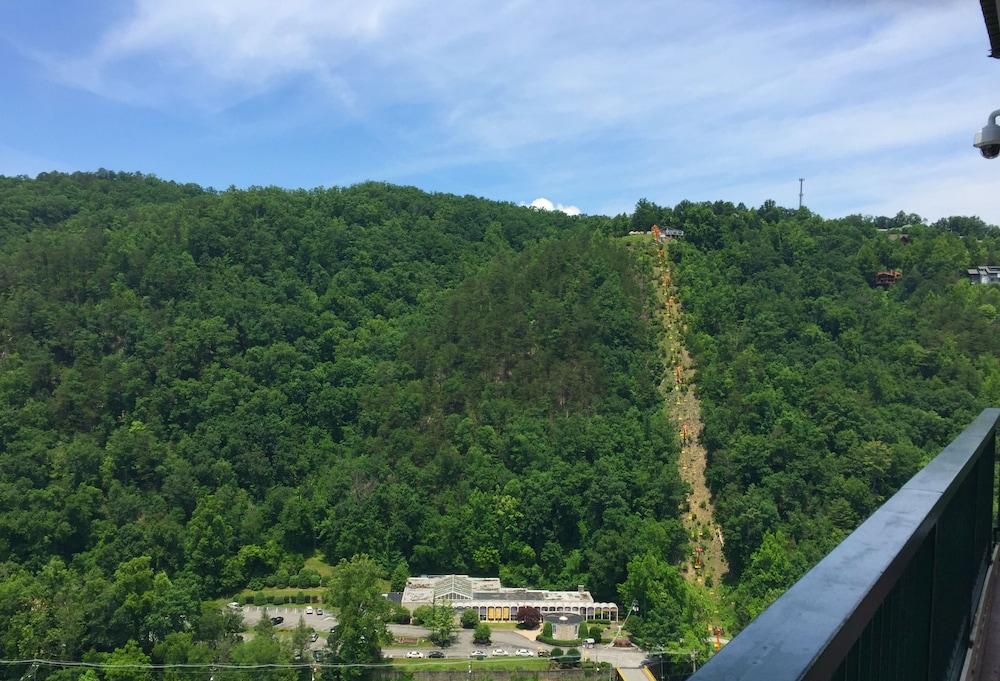 Econo Lodge Inn & Suites Gatlinburg At The Convention Center Exterior foto