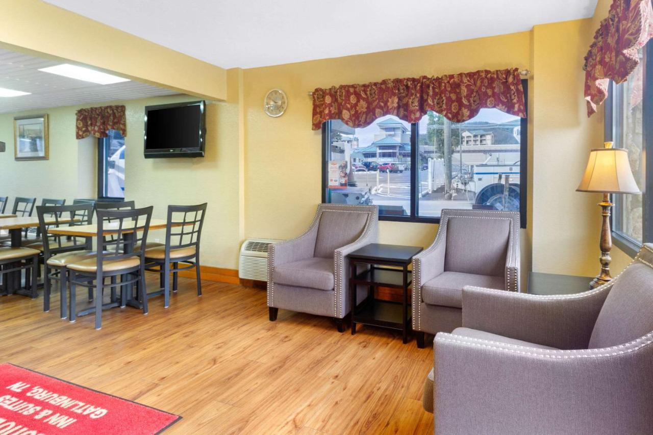 Econo Lodge Inn & Suites Gatlinburg At The Convention Center Exterior foto